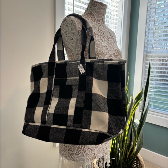 Old Navy Handbags - Flannel and Sherpa Checkered Print Tote